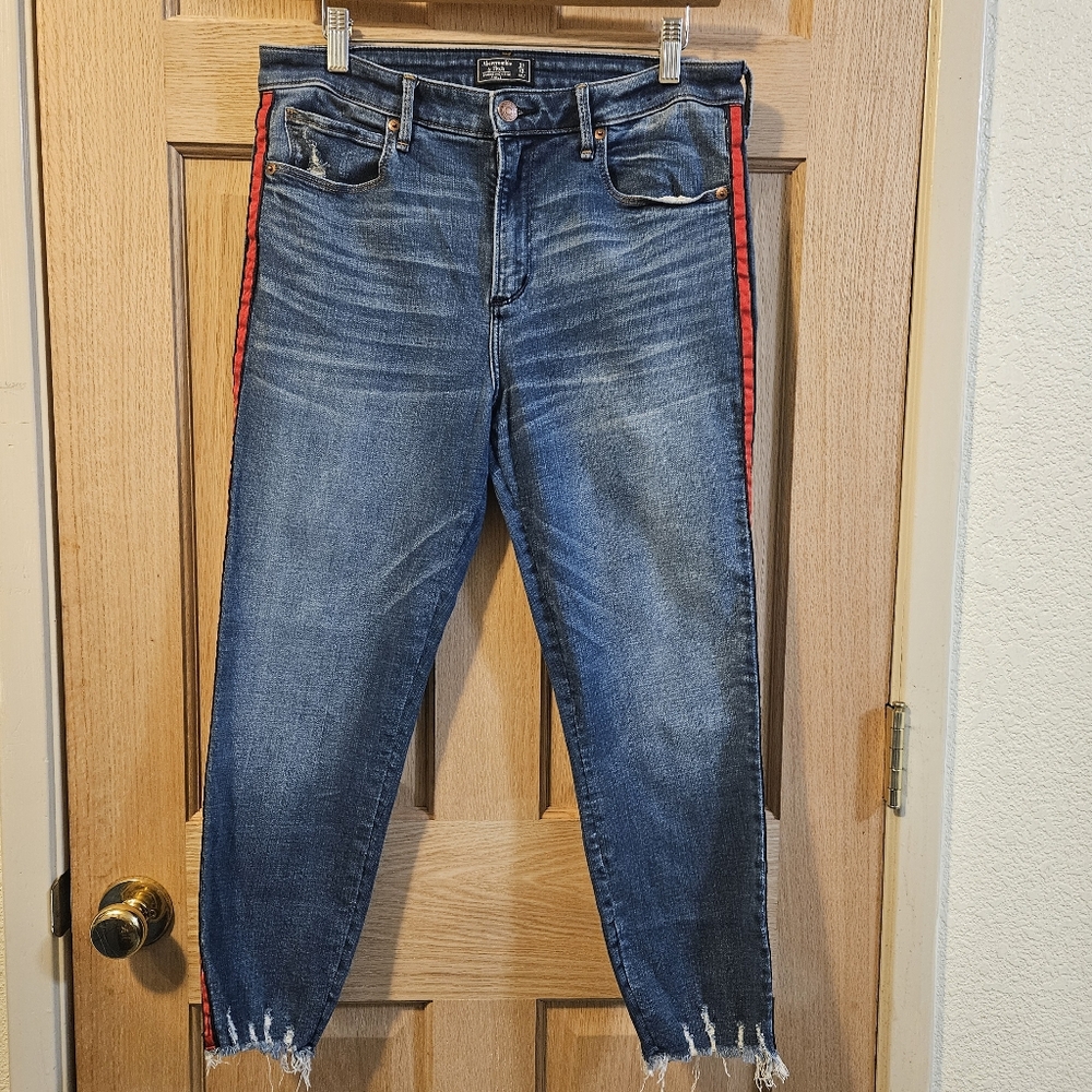 12 Short Abercrombie & Fitch Simone High Rise Ankle With Red Stripe Down Sides